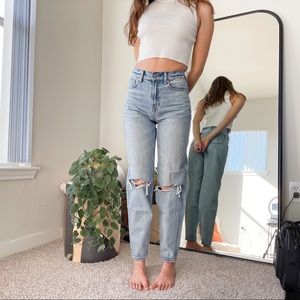 American Eagle Relaxed Mom Jeans - Distressed